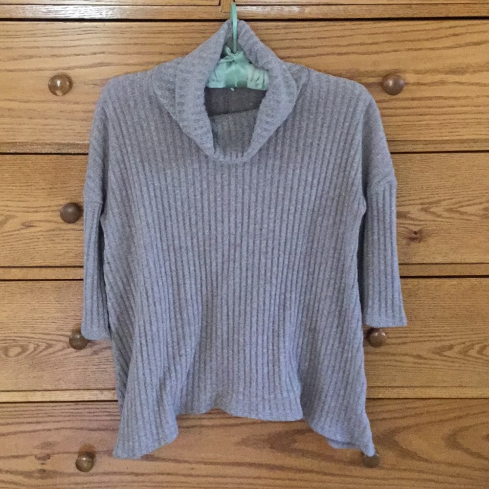 Tan turtle neck 1/2 sleeve sweater